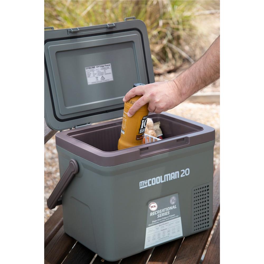 ตู้เย็นแช่แข็งพกพา MYCOOLMAN CCP20 19.3 ลิตร สีเขียว/น้ำตาล