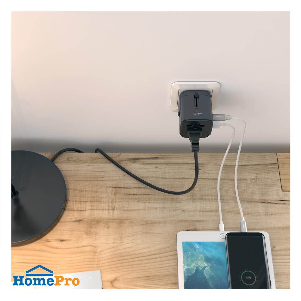 ปลั๊กแปลง 4 IN 1 UNIVERSAL 2 USB 1 TYPE C AUKEY PA-TA01  สีดำ