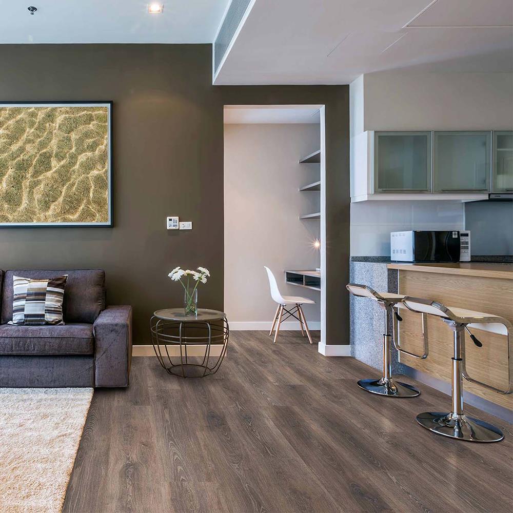 พื้นลามิเนต INOVAR FLOOR 8 มม. 1.98 ตร.ม. สี BLACKFOREST OAK