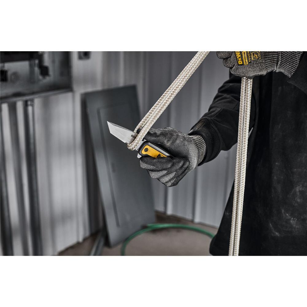 มีดพับแบบฟันปลา DEWALT 3.0