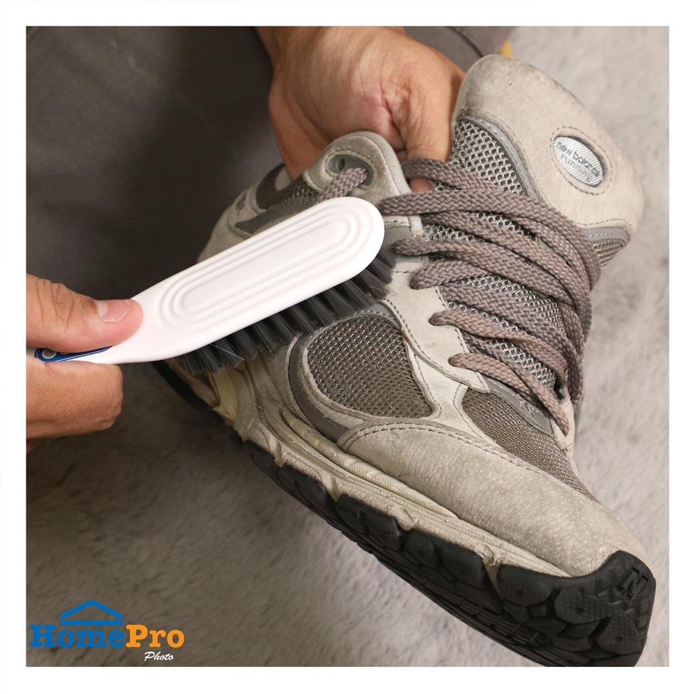 แปรงทำความสะอาดรองเท้าด้ามสั้น ACCO C-NAMI สีขาว