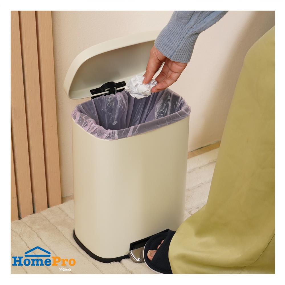 ถังขยะเหยียบเหลี่ยม ACCO TAFIA 5 ลิตร สีครีม