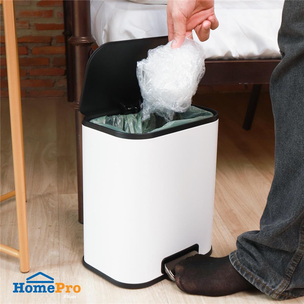 ถังขยะเหยียบเหลี่ยม ACCO SLOW STYLISH 5 ลิตร สีขาว