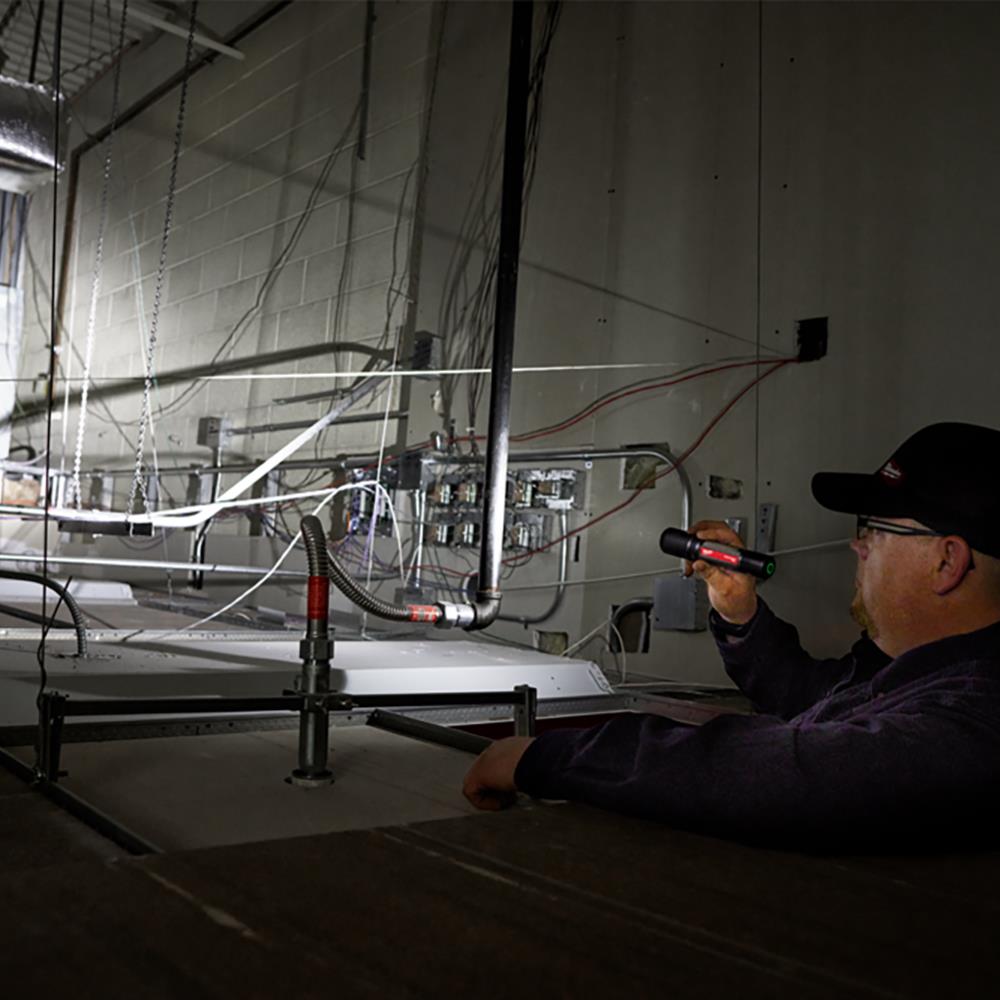 ไฟฉายปรับแสงแบบชาร์จไฟ 2000 ลูเมน MILWAUKEE L4 FL2000-301 4 โวลต์