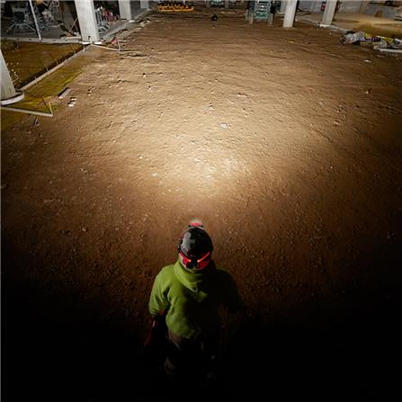 ไฟฉายคาดหมวก สายสะท้อนแสง MILWAUKEE L4 HLVIS-301_2