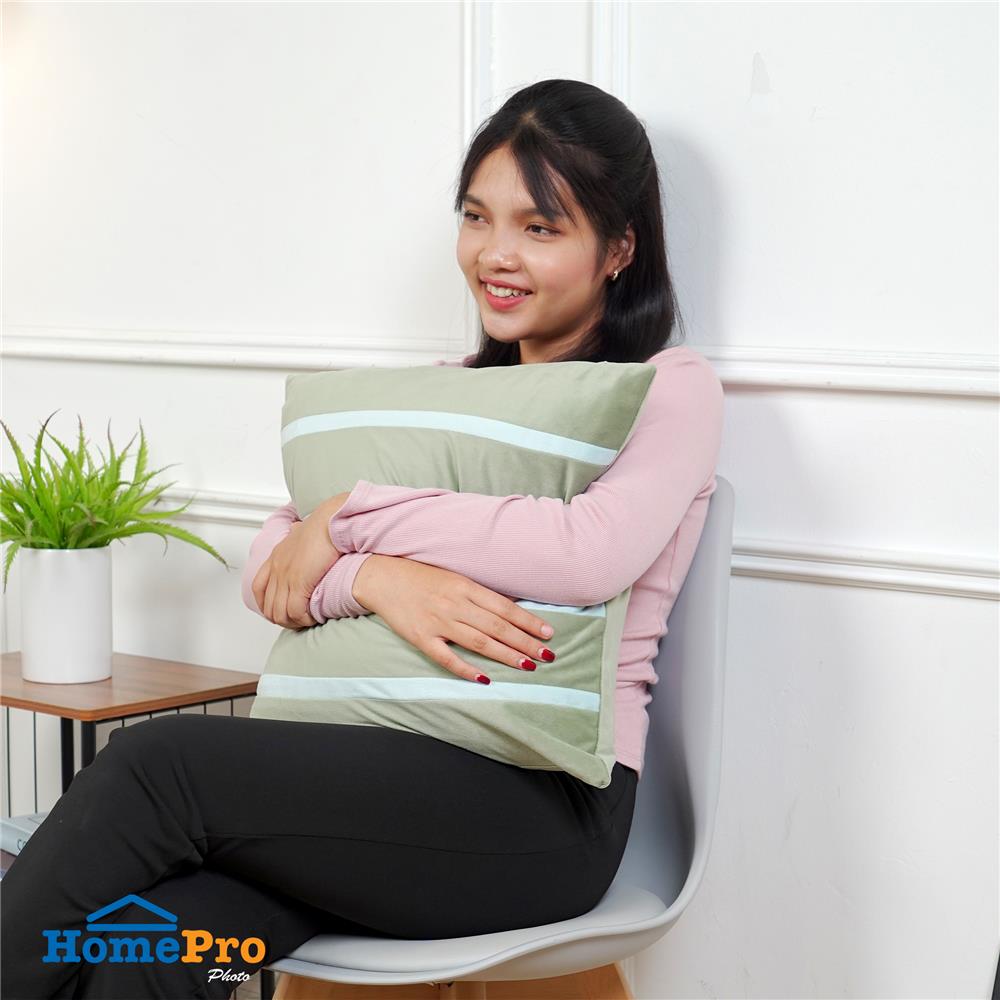 หมอนอิง HOME LIVING STYLE STRIPY 18x18 นิ้ว สีเขียว