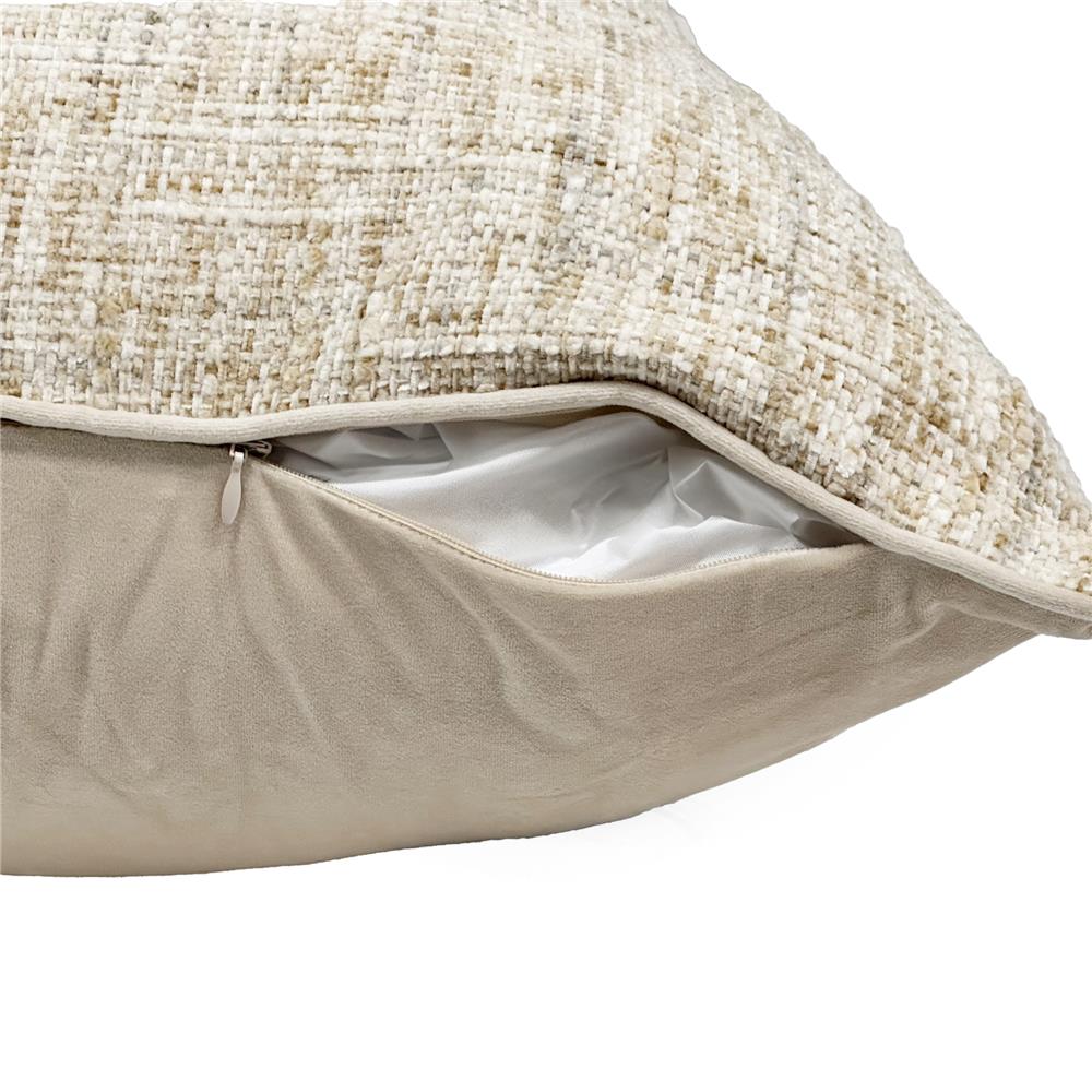 หมอนอิง BENETTA MACRO 22x22 นิ้ว สีครีม