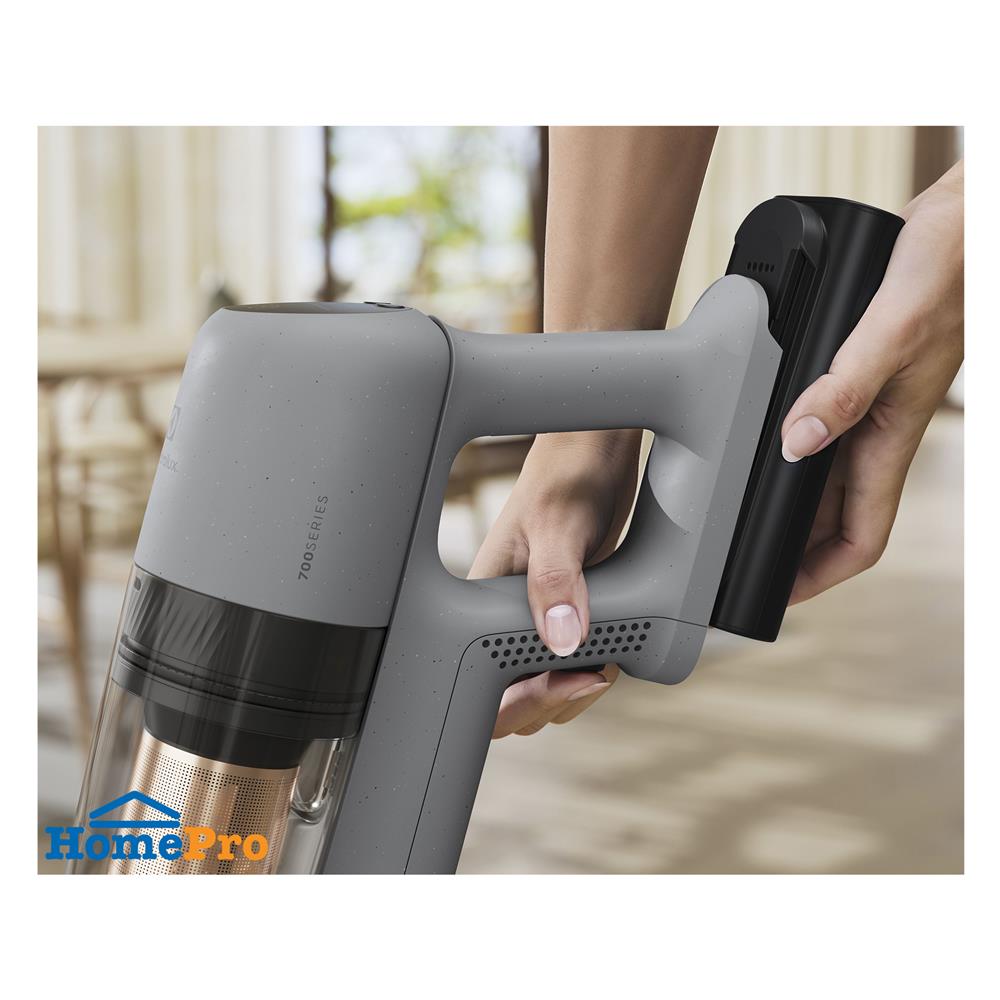 เครื่องดูดฝุ่นแบบด้าม ELECTROLUX EFP72312