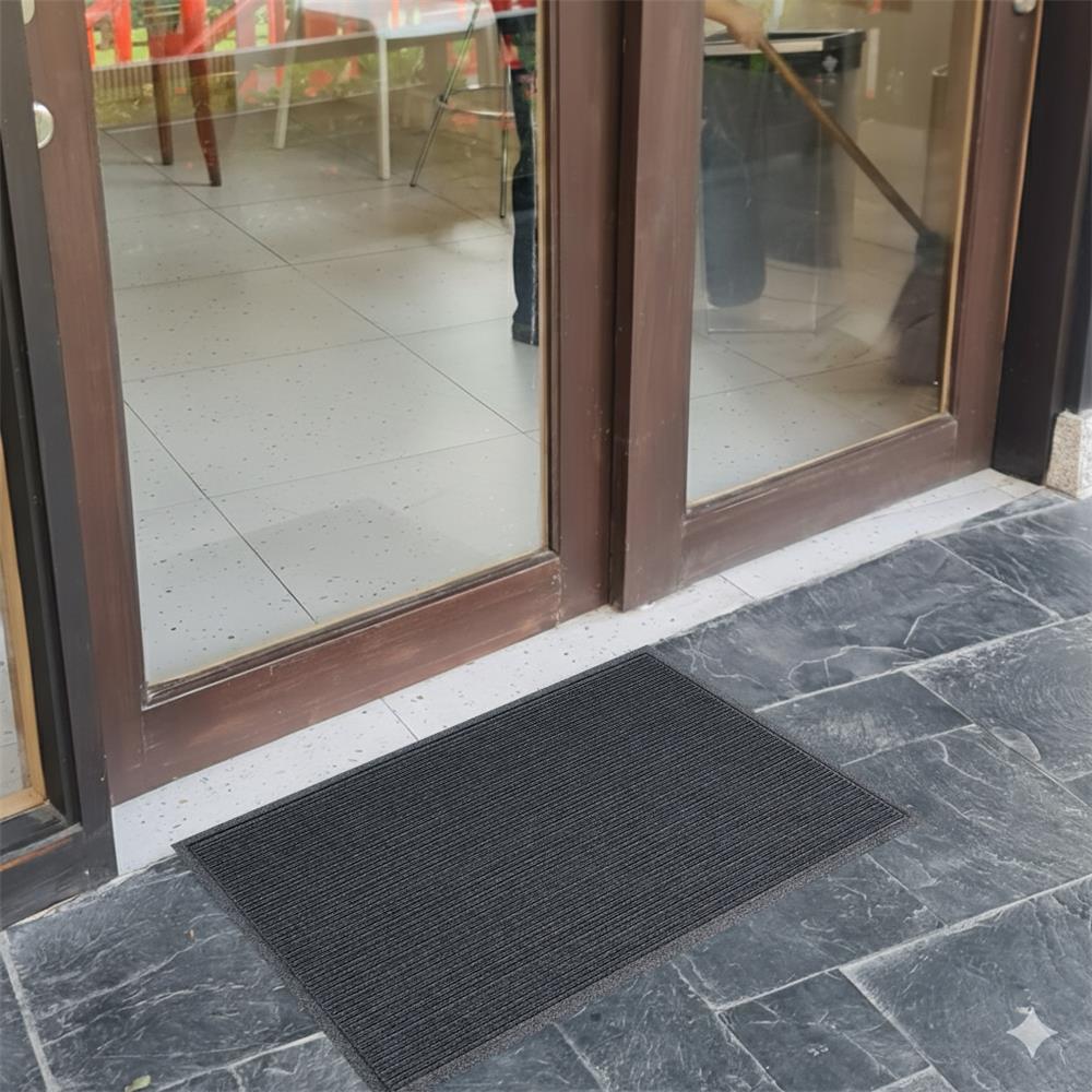 พรมเช็ดเท้าดักฝุ่น KLEEN-TEX STRIPE 90x145 ซม. สีเทาเข้ม