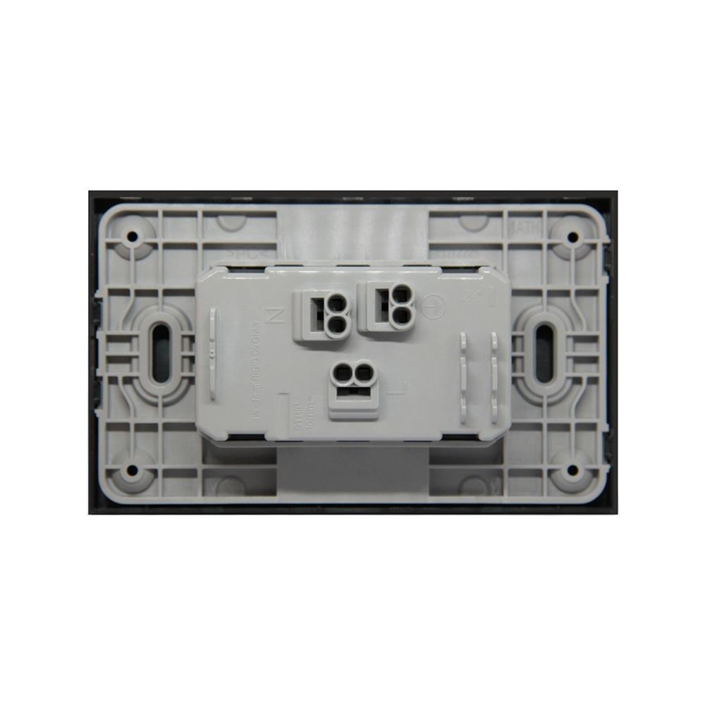 ชุดเต้ารับคู่แนวตั้ง 3 ขา BTICINO NEXY SQG4185AE สีดำ