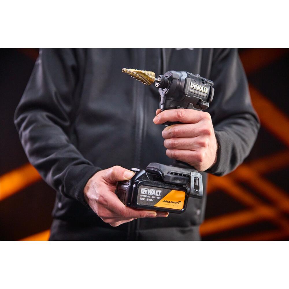 ไขควงกระแทกไร้สาย (พร้อมแบตเตอรี่และแท่นชาร์จ) DEWALT MCLAREN DCF86MP1T-QW 18 โวลต์