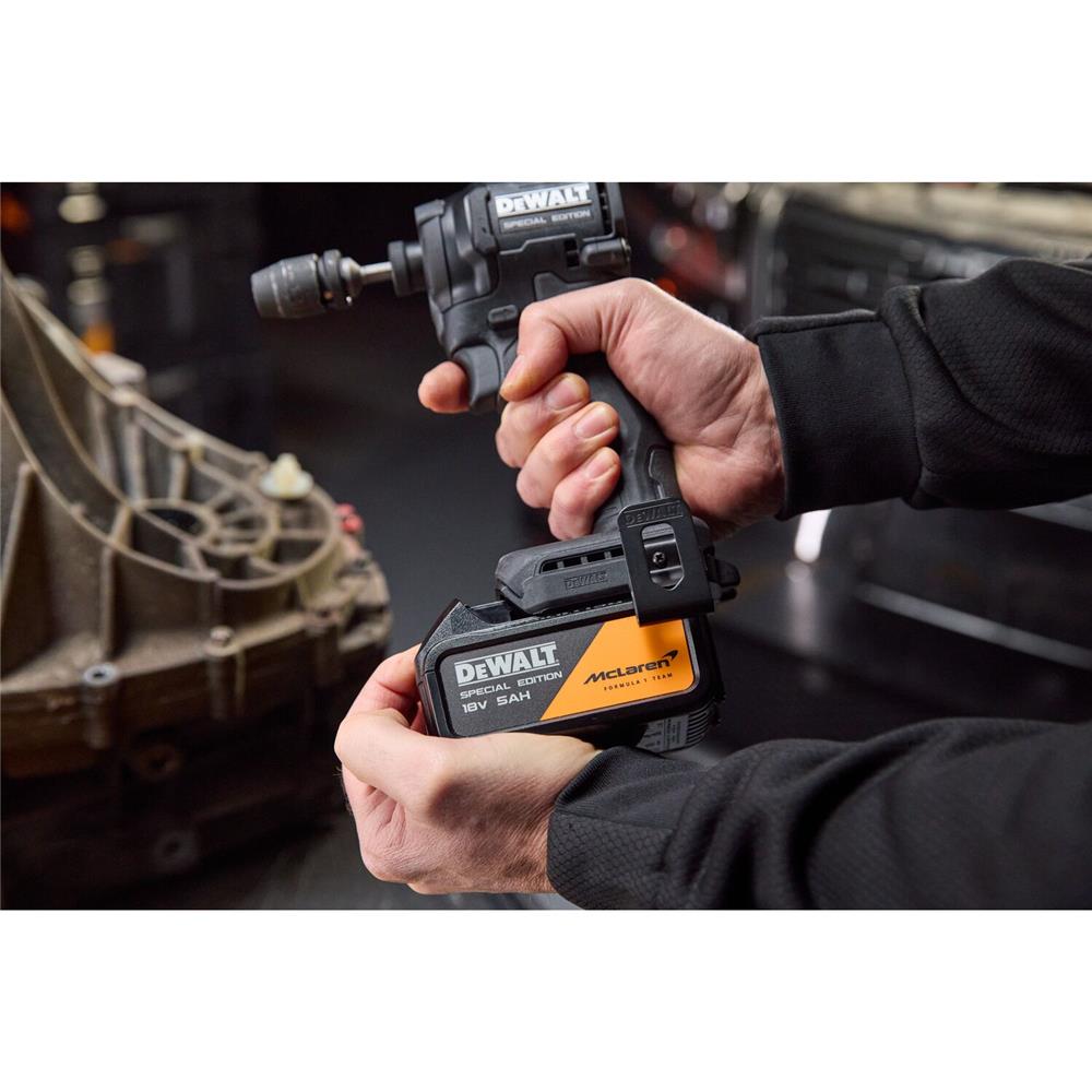 ไขควงกระแทกไร้สาย (พร้อมแบตเตอรี่และแท่นชาร์จ) DEWALT MCLAREN DCF86MP1T-QW 18 โวลต์