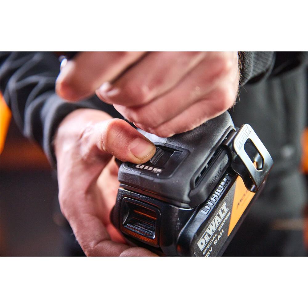 ไขควงกระแทกไร้สาย (พร้อมแบตเตอรี่และแท่นชาร์จ) DEWALT MCLAREN DCF86MP1T-QW 18 โวลต์