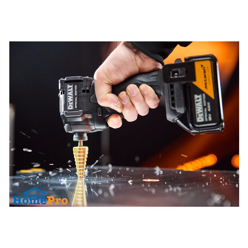 ชุดสว่านกระแทกและไขควงกระแทก (พร้อมแบตเตอรี่และแท่นชาร์จ) DEWALT MCLAREN DCK2222MM2T 20 โวลต์