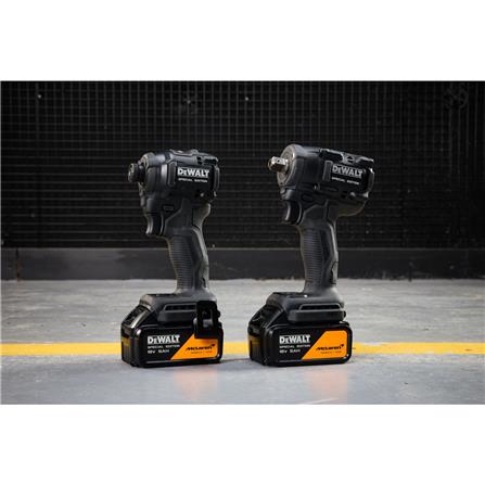 ชุดไขควงบล็อกกระแทก (พร้อมแบตเตอรี่และแท่นชาร์จ) DEWALT MCLAREN DCK2224MP2T 18 โวลต์_1