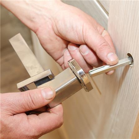 เปลี่ยนหรือติดตั้งอุปกรณ์ประตู_0