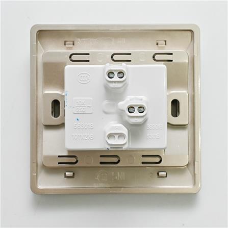 10A 1 GANG 1 WAY SWITCH 51011B CC SIMON CHAMPAGNE