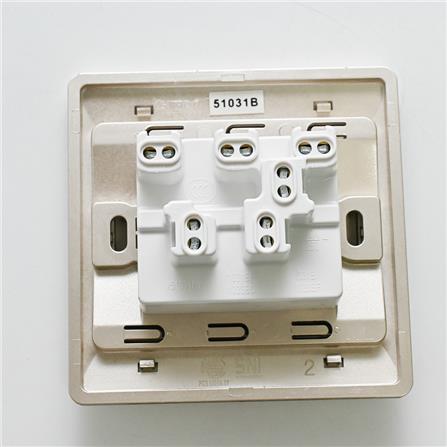 10A 3 GANG 1 WAY SWITCH SIMON 51031B CC CHAMPAGNE