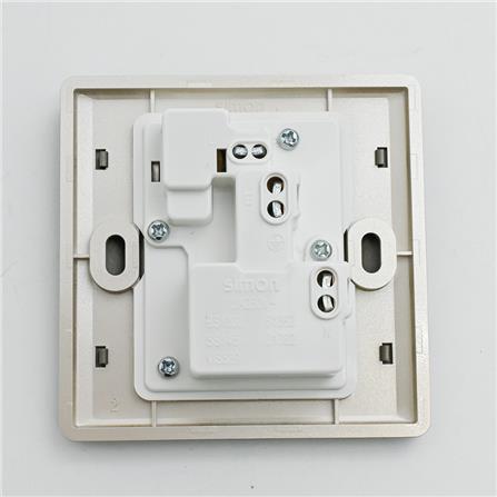 13A 1 GANG FLAT PIN SOCKET SIMON 51382 CHAMPAGNE MATTBLACK