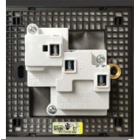 SIMON 13A UNIVERSAL SWITCH SOCKET H701089 BLACK