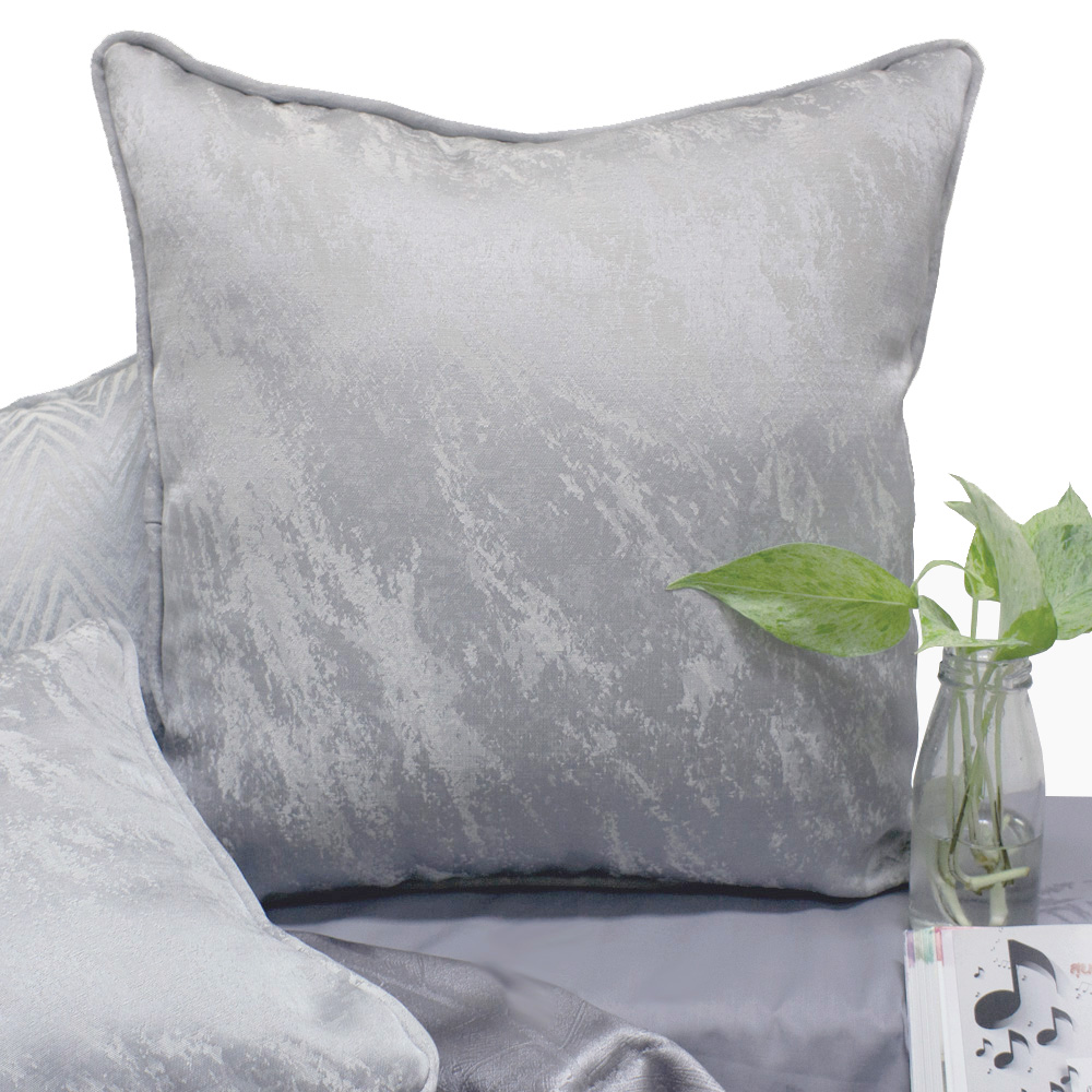 HLS CUSHION ZAYN 18X18 LIGHT GRAY
